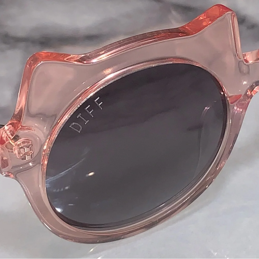 DIFF Eyewear Lucky Cat Kids Sunglasses Rose Crystal Grey Gradient Lenses NWT $85